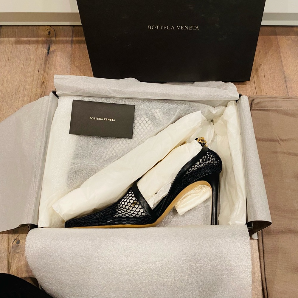 Bottega Veneta size 38 1/2 NWT